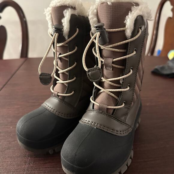 Cat and jack Winter girls Boots - Picture 2 of 4